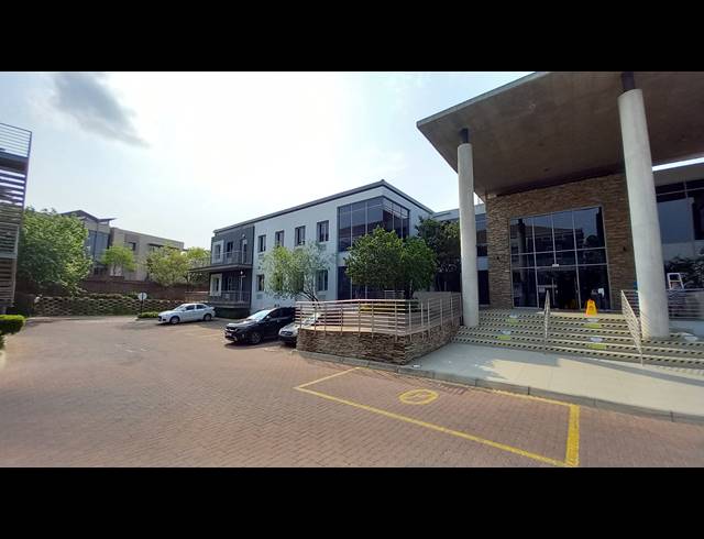 1,425M² OFFICE TO LET IN BRYANSTON